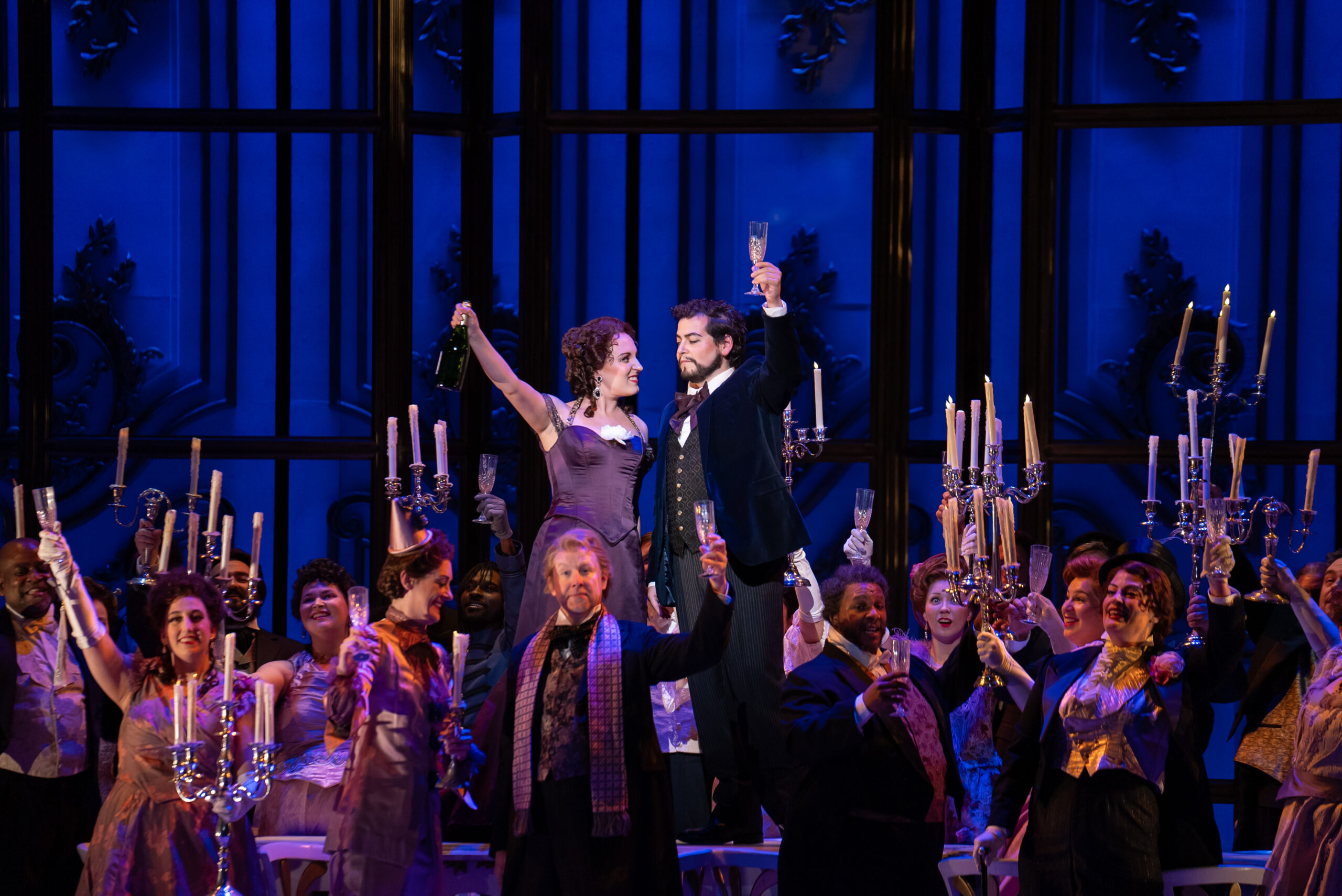 Soprano Emily Pogorelc as Violetta and tenor Galeano Salas as Alfredo (center), with the Detroit Opera Chorus, in Detroit Opera’s La traviata, directed by Francesca Zambello and conducted by Roberto Kalb, October 19, 25, and 27 2024. Photo by Austin Richey / Detroit Opera