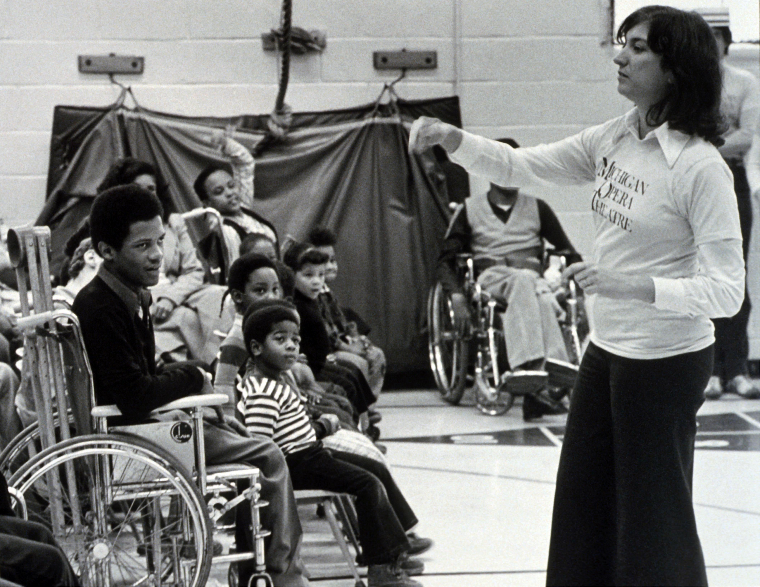 Karen VanderKloot DiChiera working with young students. Detroit Opera Archives