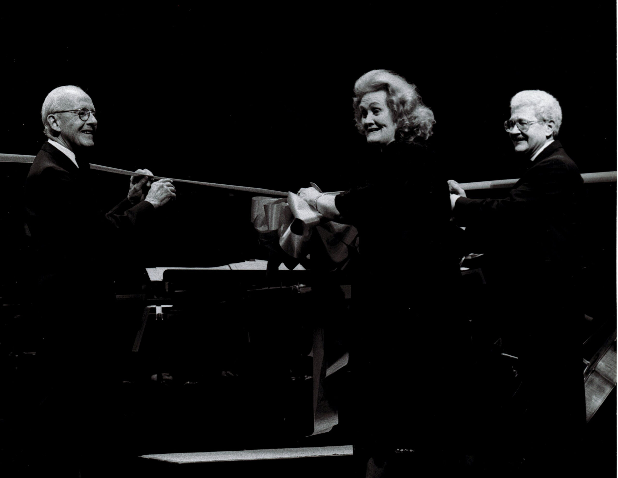 Dame Joan Sutherland cuts the ribbon officially opening the Detroit Opera House